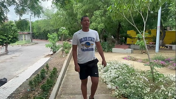 juego con chico extraño en el parque al avioncito y terminamos en casa de sus padrastros follando muy rico hl