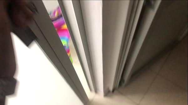 Mi hermanastra pequeña esta haciendo ejercicios y le ayudo con su cardio me la follo duro – porno en español – en ruso