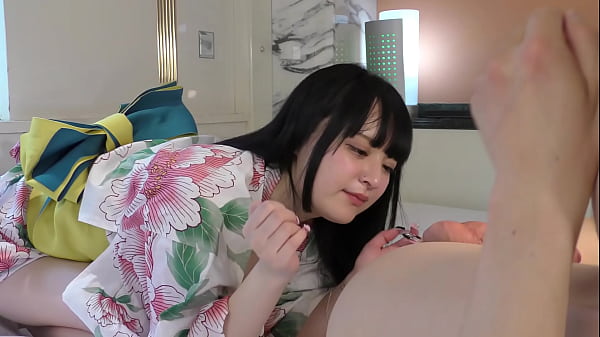 Japanese beauty. Suzu-chan with black hair and big breasts, creampie sex in Japanese clothes, blowjob. Uncensored. Beautiful shaved pussy