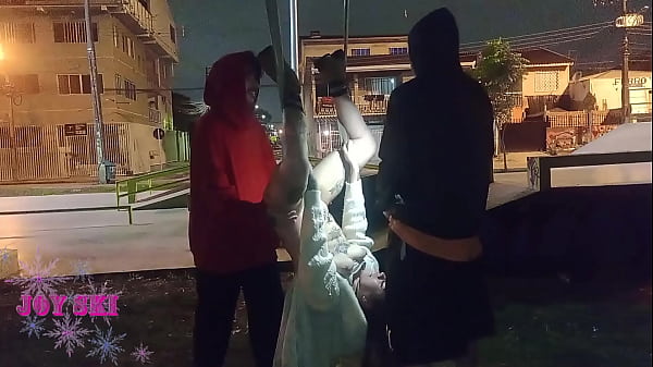 meus amigos me levaram para conhecer a praça