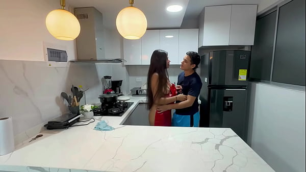 sexo duro con mi hermanastra latina en la cocina termino dándole la mejor follada de su vida a mi hermanastra SOFIA hl